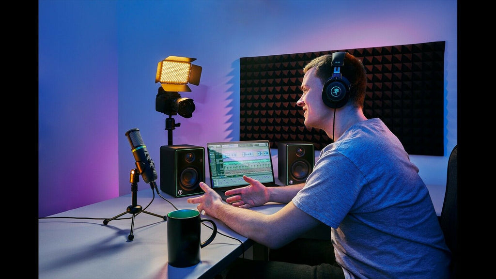 Paquete Mackie Creator Con Micrófono USB, Monitores y Auriculares Cerrados.