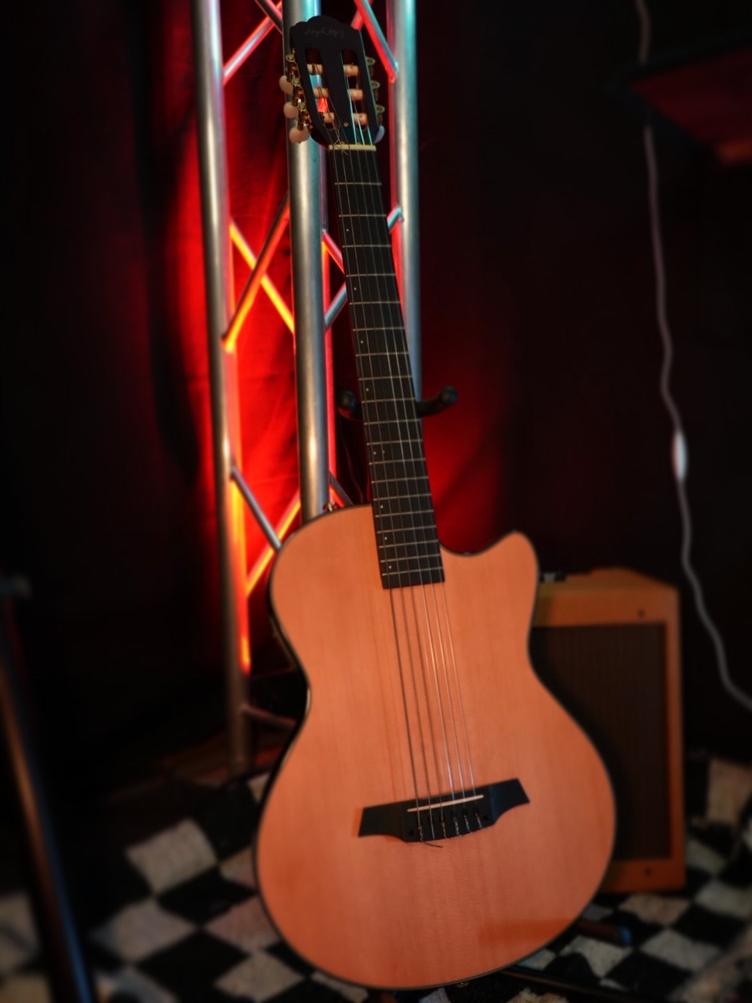 Angel Lopez Guitarra Clásica Electroacústica